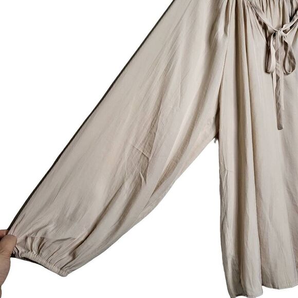 Tahari Balloon Sleeves Front Keyhole Pleated Back Blouse Size Medium - Picture 5 of 10